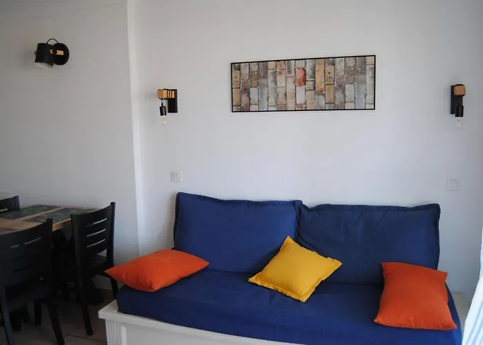 Agreable T2 Balcon Et Piscine Dans Residence Bord De Mer